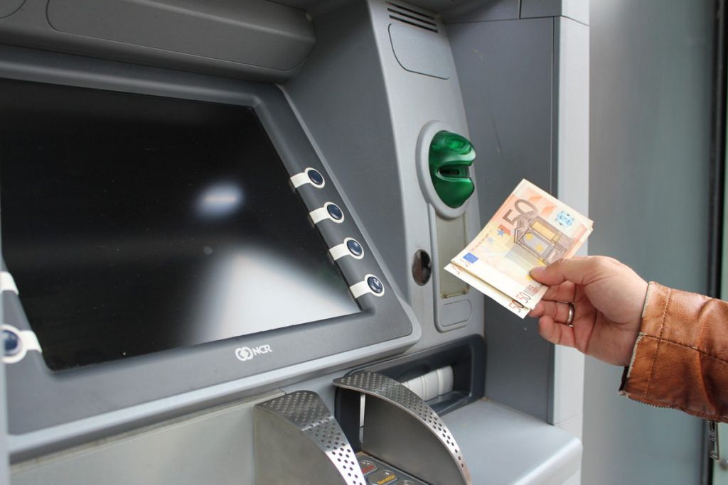 sacar dinero cajero automatico