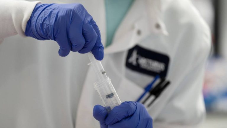 Sanidad notifica 10.653 nuevos casos, 3.471 en 24 horas, y 84 muertes