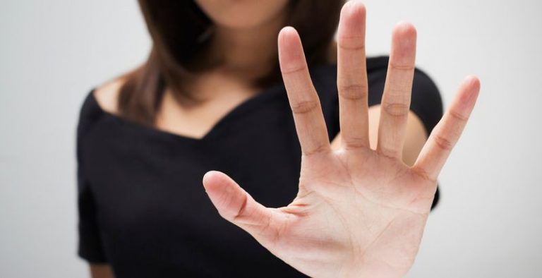 Mujeres a las que deberían prohibir usar leggings