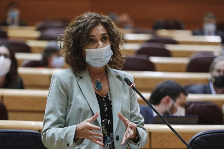 Mª Jesús Montero confirma que las pensiones se actualizarán con el IPC en 2021