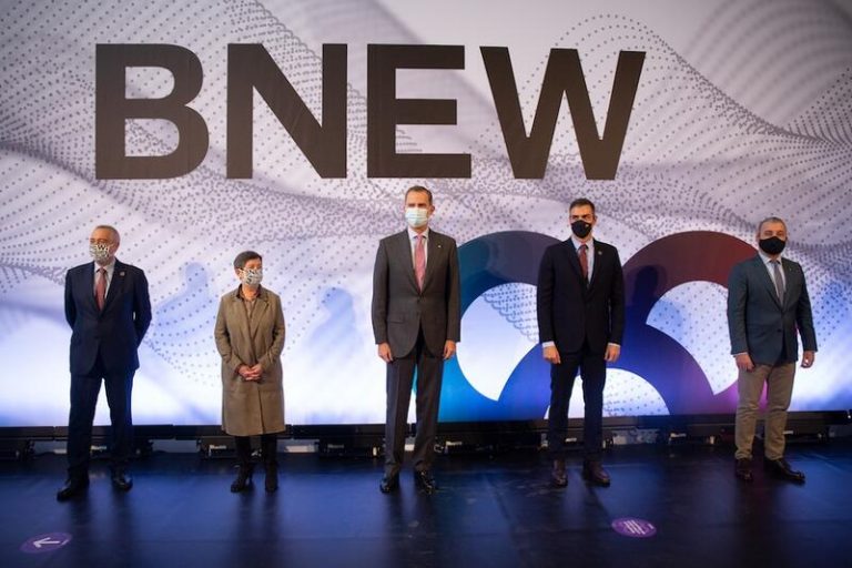 Felipe VI solicita una «imagen de unidad» que dé un entorno estable a las empresas