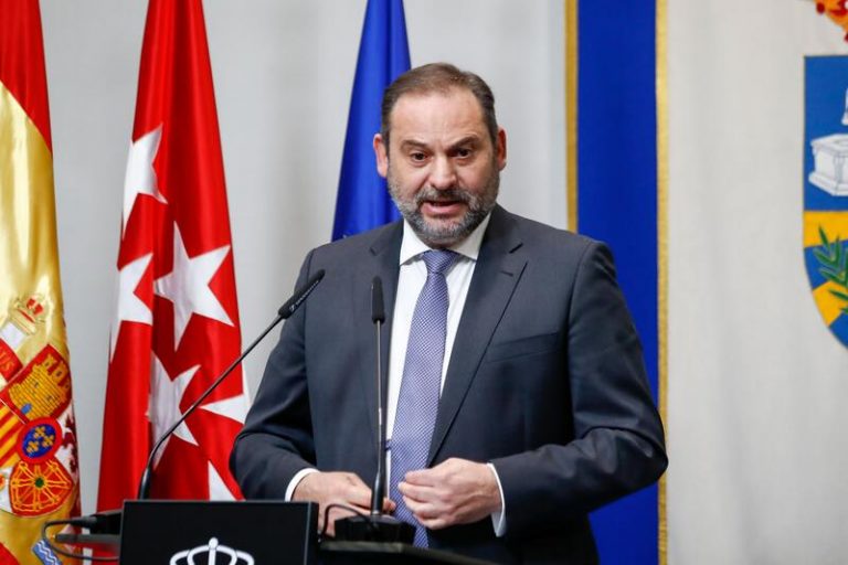 Ábalos dice que subir el IRPF y limitar el alquiler se hará cuando «el país pueda encajarlo»