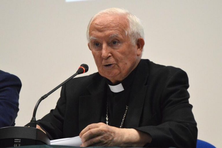 El arzobispo Cañizares dice tener «amigos homosexuales» y que su trato «ha sido exquisito»