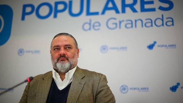 Delegado en Granada defiende sus medidas para limitar el movimiento de los jóvenes