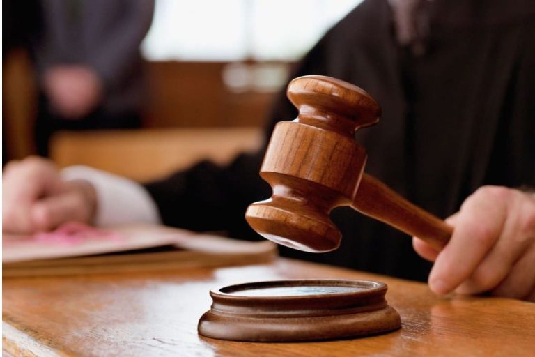 Un juez ordena el desalojo de la joven que okupó la casa de su abuelo tras ser condenada