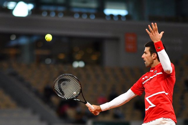 Djokovic se rinde a Nadal: «Has demostrado por qué eres el rey de la tierra»