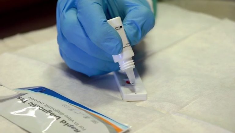 Cataluña aplicará desde el martes un método que dobla la capacidad de hacer test