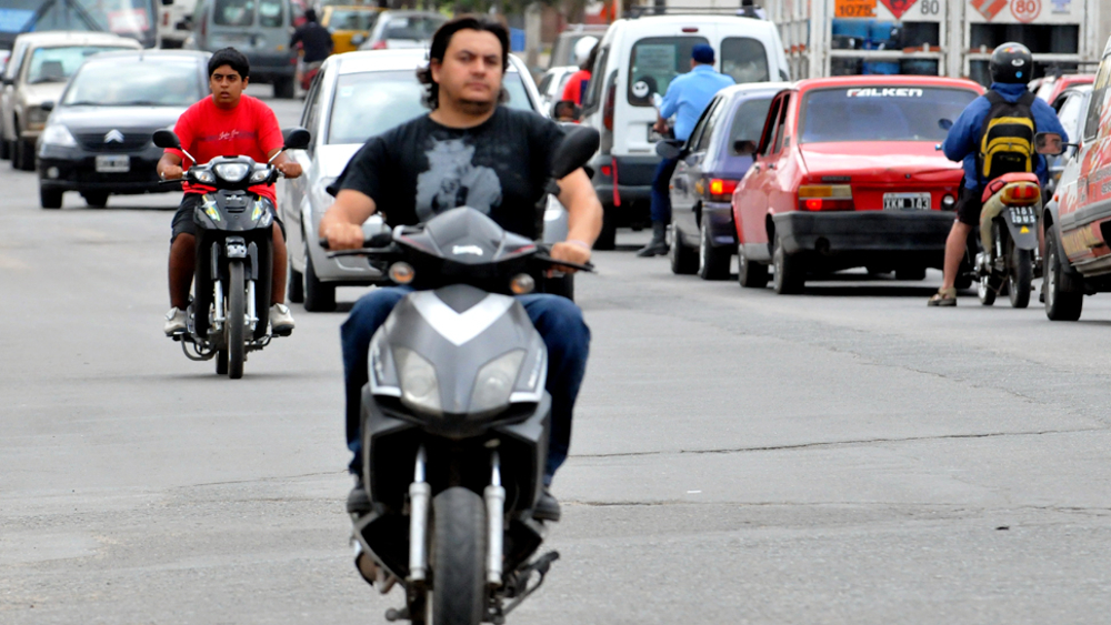 Circular En Moto Sin Casco 