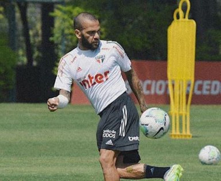 Dani Alves podría volver a Europa, y fichando por un club español