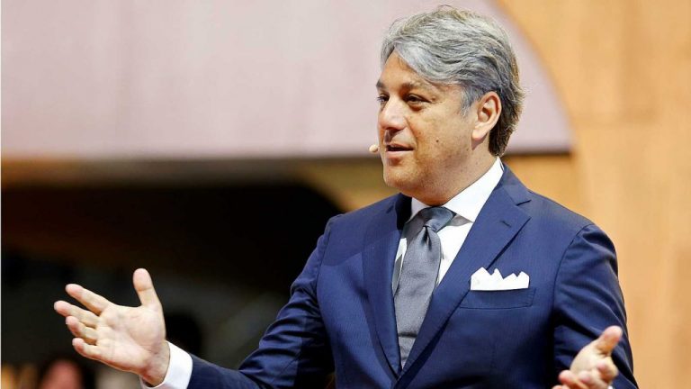 Luca de Meo lanza en España el primer ‘Diccionario sentimental del automóvil’