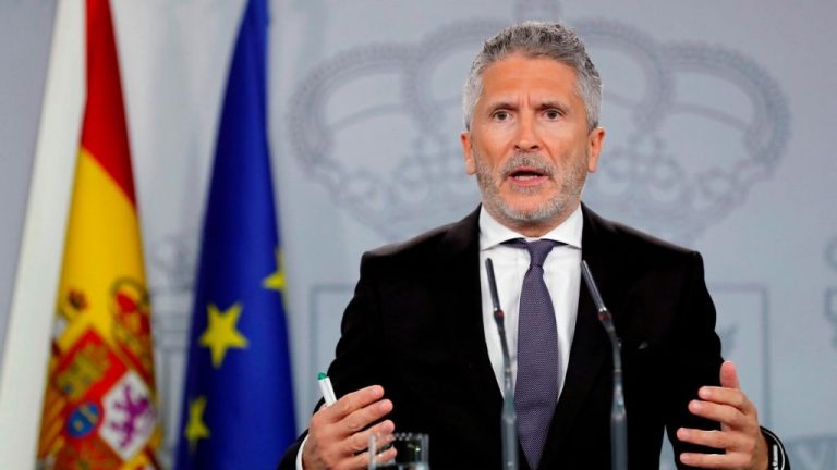Marlaska acusa a Vox de querer «patrimonializar» la fiesta nacional