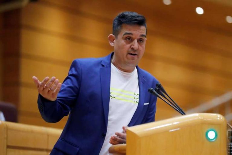 Mulet denuncia que el Gobierno «no se compromete» a hacer PCR en los aeropuertos