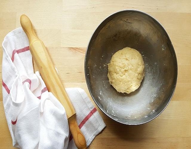 Empanada de atún con tomate masa