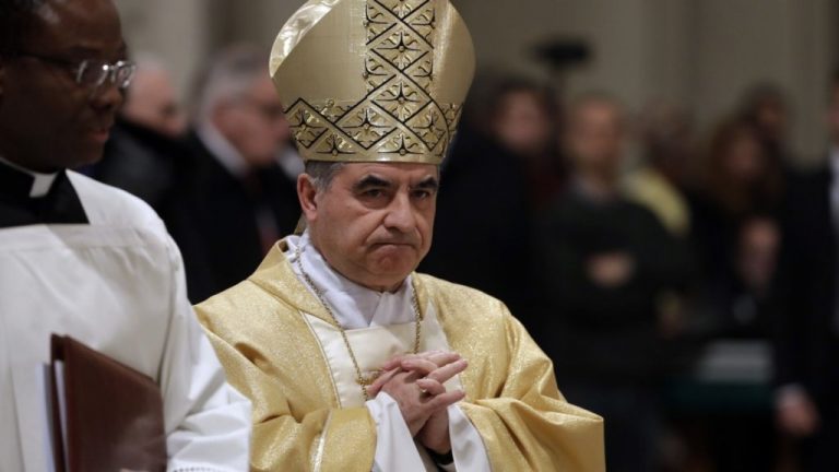 Becciu pagó medio millón de euros de la Secretaria de Estado del Vaticano