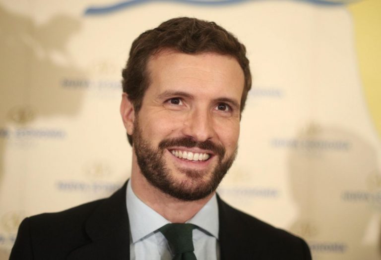 Casado cierra filas con Ayuso