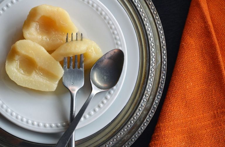 Por qué no deberías comer una pera antes de cenar