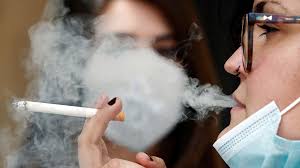 El 90% de las personas fuman delante de menores, exponiéndoles a desarrollar cáncer