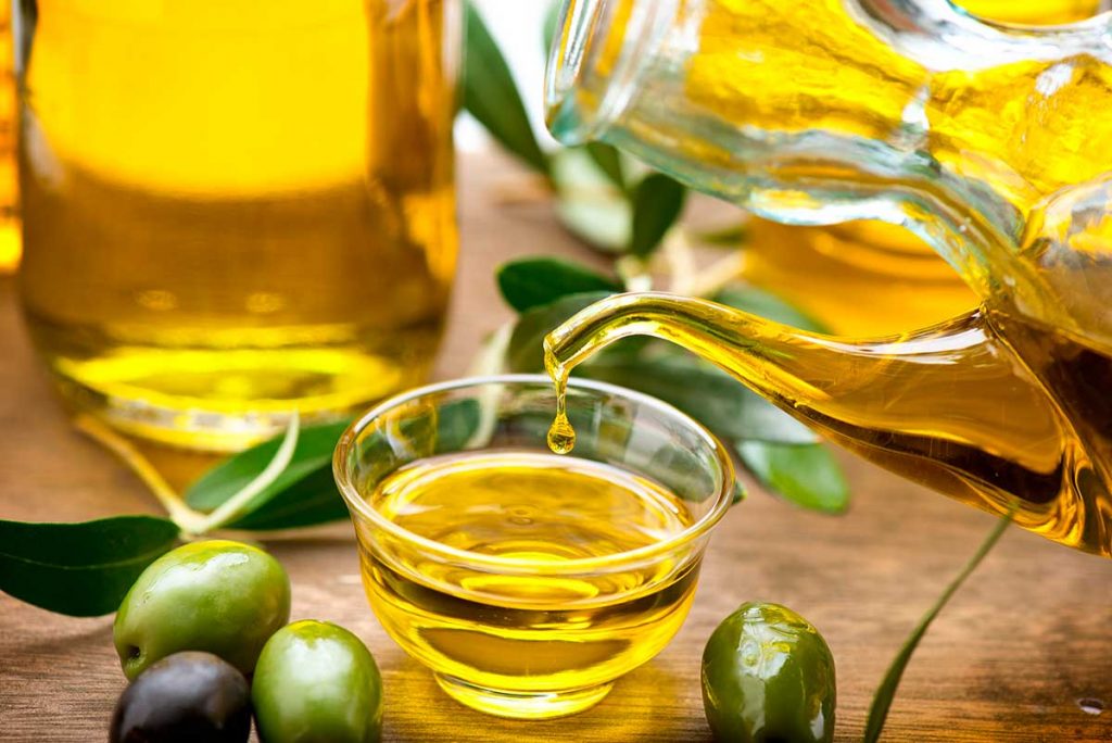 Una Dura Batalla Entre El Aceite De Oliva Y El Aceite De Girasol