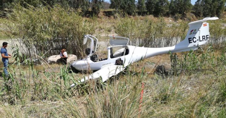 El herido tras estrellarse una avioneta en Málaga permanece ingresado en hospital