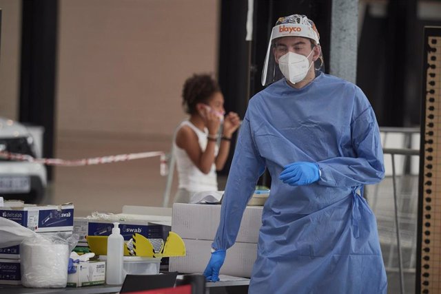 Andalucía baja nueve hospitalizados hasta los 1.004 y sube dos ingresos en UCI hasta 153