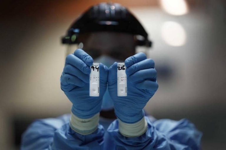 Andalucía suma cuatro muertes en 24 horas y supera los 10.000 hospitalizados