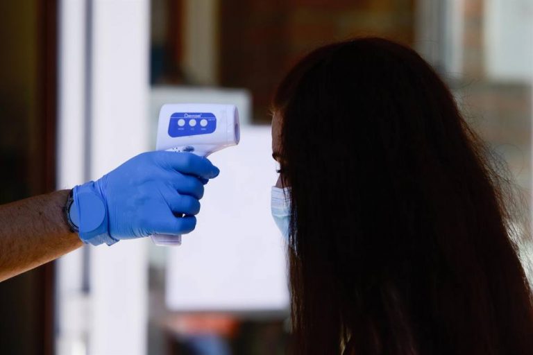 Nuevo brote eleva a 81 los casos de contagios en residencias de estudiantes en Granada