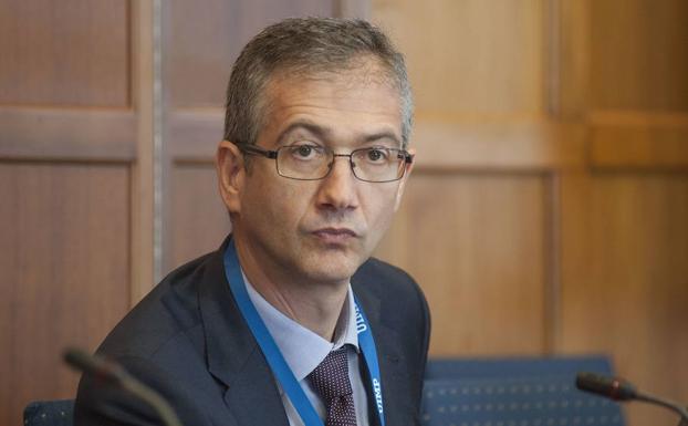 Hernández de Cos ve margen para más fusiones y pide prudencia con los dividendos