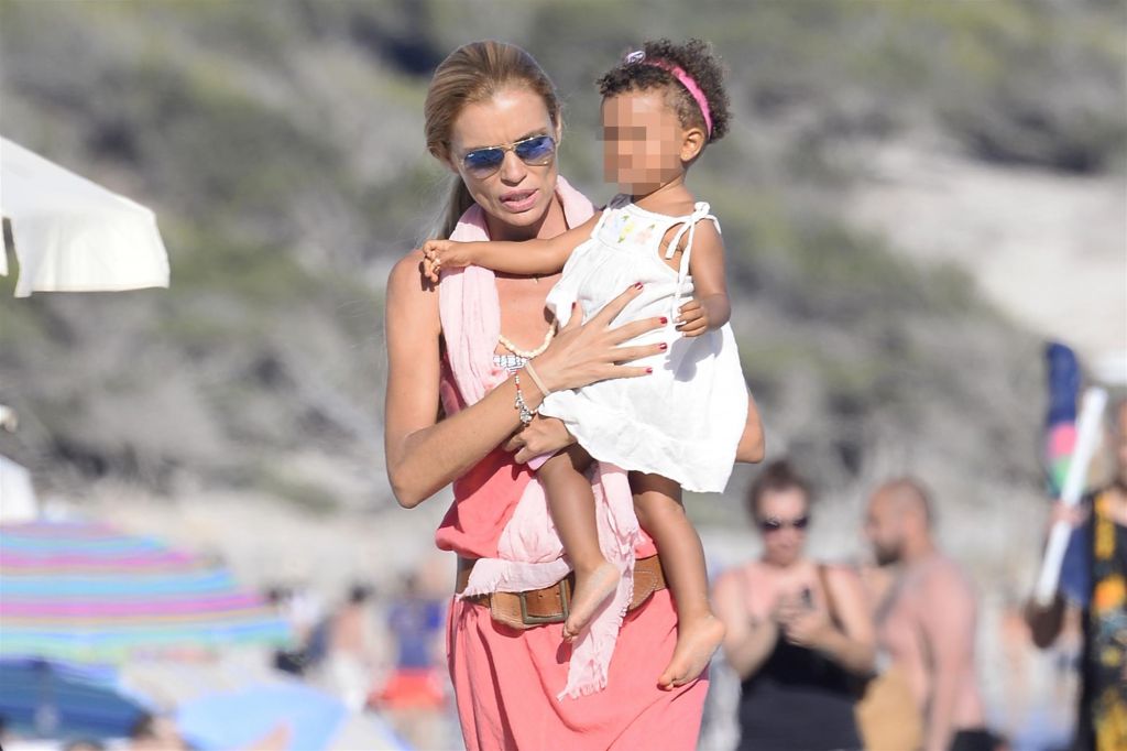 Esther Cañadas Y Su Hija