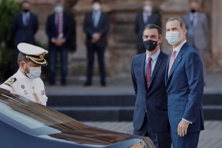 Felipe VI y Sánchez viajarán este viernes a Barcelona tras la polémica de la entrega de despachos