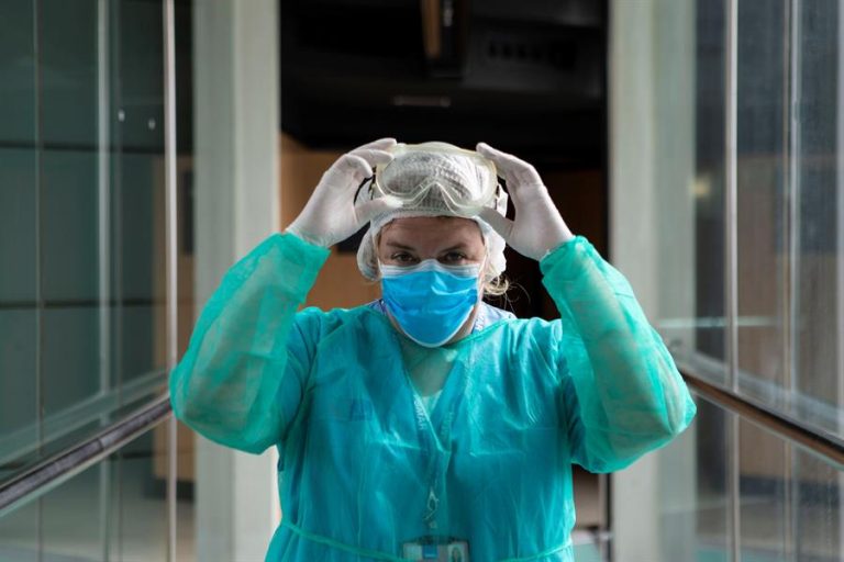 Galicia registra una nueva fallecida con Covid y detecta otros 289 positivos