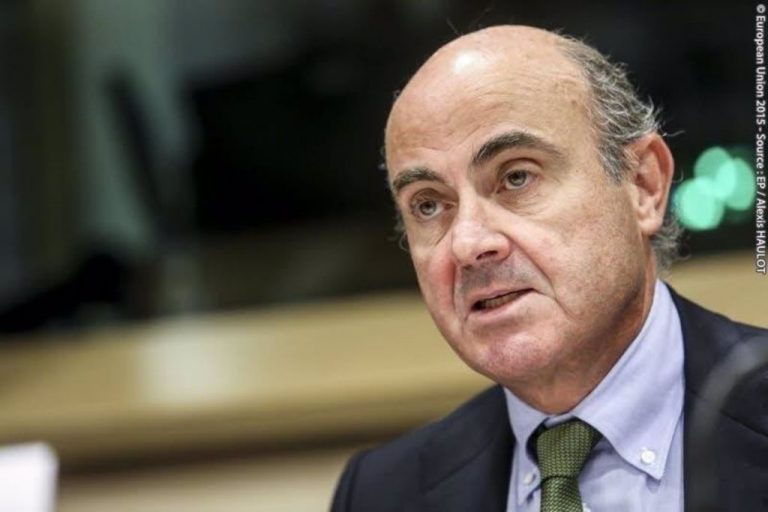 Guindos alerta de la pérdida de intensidad de la recuperación en los últimos meses