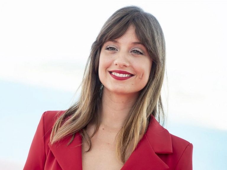 Michelle Jenner se mete de lleno en ‘Alicia en el país de las maravillas’