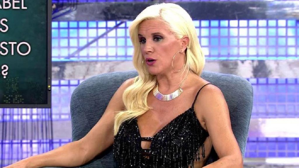 Loly alvarez en Sálvame Deluxe