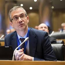 El Banco de España alerta del peligro de mantener entidades «sobredimensionadas»