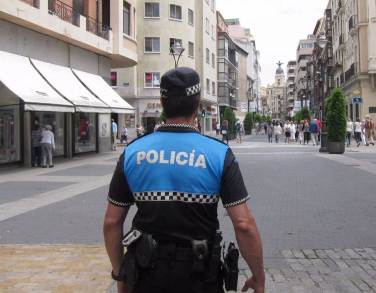 Desalojan un bar en León con 60 personas dentro sin mascarilla
