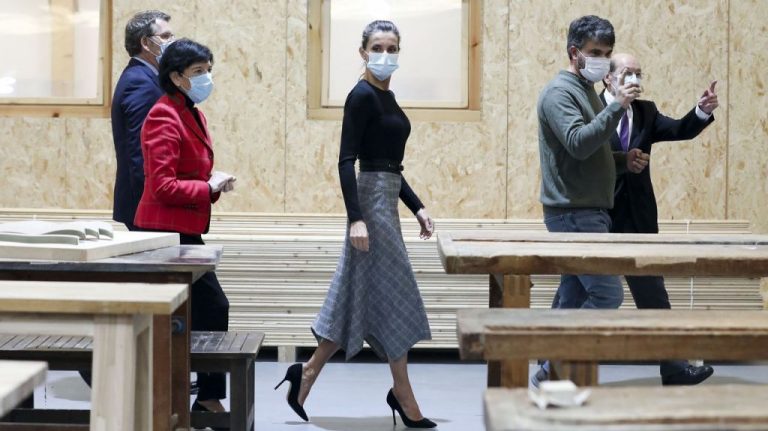La reina Letizia inaugura en Santiago el curso de FP