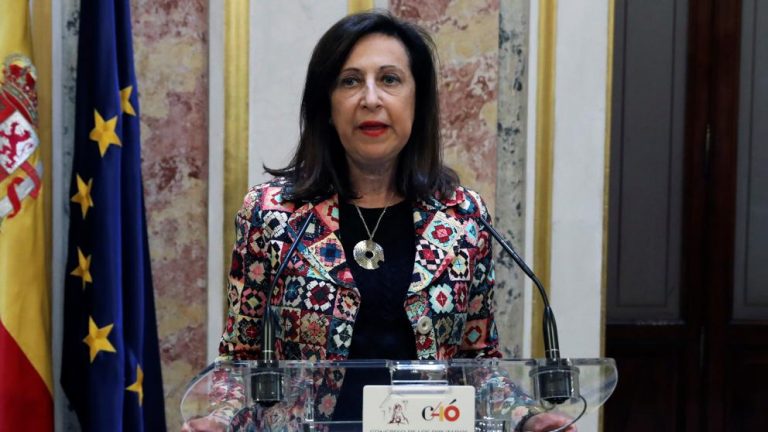 Robles dice que «no es aceptable» la «descalificación» a los jueces