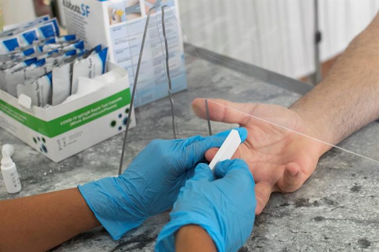 Sanidad notifica 7.118 nuevos casos, 2.759 en 24 horas, y 80 muertes más