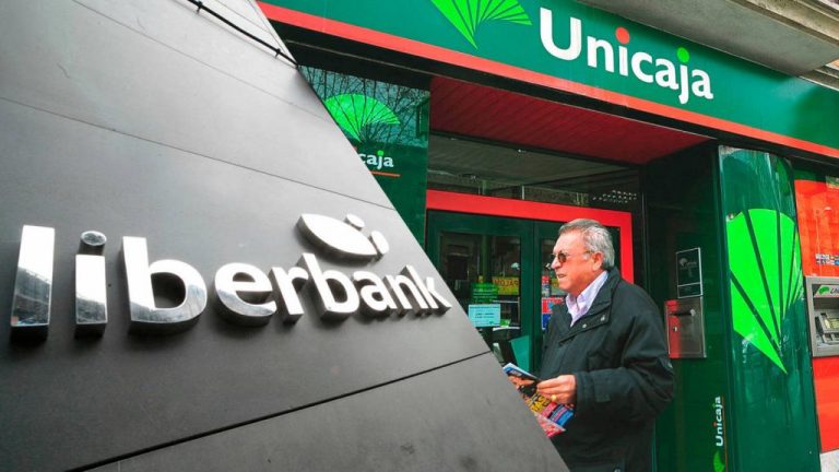 Unicaja y Liberbank formalizan las conversaciones para negociar su fusión