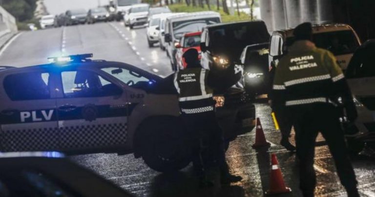 Detenido un conductor por intentar atropellar a policías tras dar positivo en alcoholemia