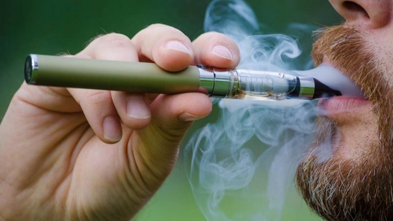 La nueva ley de vapeo en España 2024