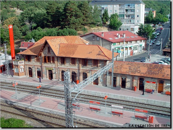 Estación De Tren De Cercedilla, Uno De Estos Pueblos Mágicos. 