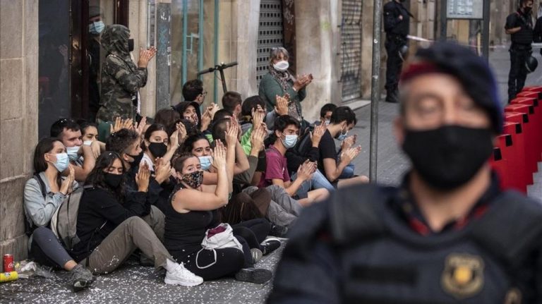 PAH ve «cínico» que el Gobierno diga a la gente que esté en casa y no paralice todos los desahucios