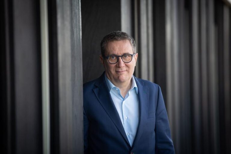 Luisgé Martín gana el Premio Herralde de Novela con ‘Cien noches’