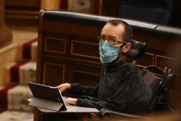 Podemos asegura que CS quiere entrar en los PGE para «intentar escapar de la foto de Colón»