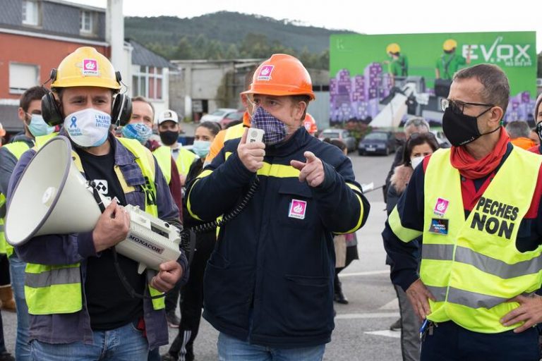 El comité de Alcoa culpa al Gobierno de dejar «en manos de los trabajadores» el futuro de la planta