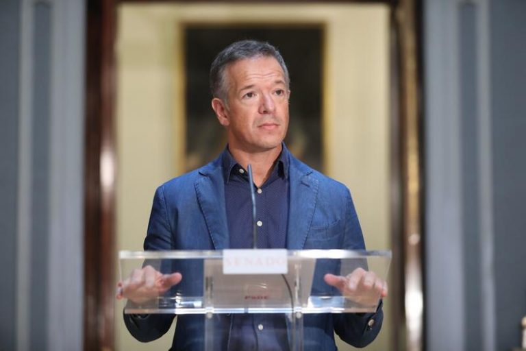 El PSOE pide una «oportunidad» para que Fernando Simón se explique