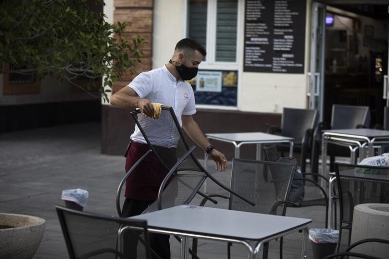 El Gobierno prepara una batería de ayudas para bares y restaurantes