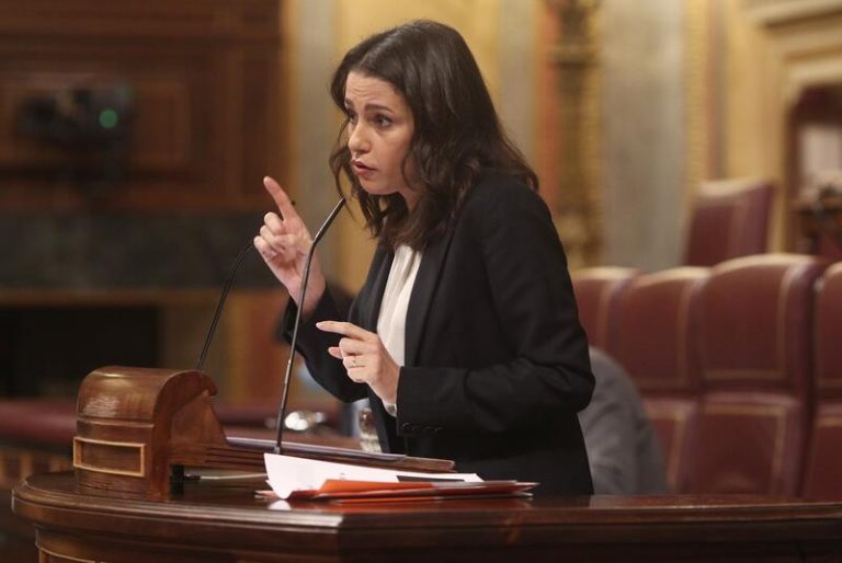 Arrimadas tiende la mano al Gobierno: «No tienen que soportar las humillaciones de Otegi»