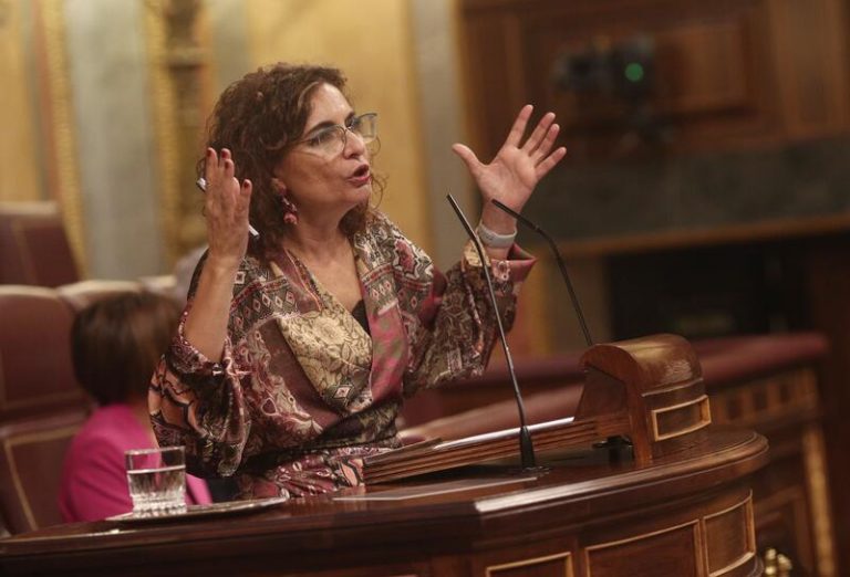Montero pide a ERC y Cs huir de «vetos cruzados» y «conciliar intereses»